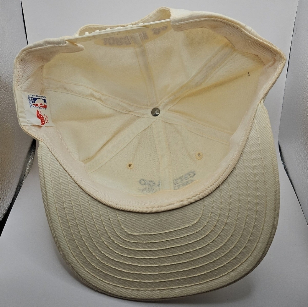 Vintage 90's Chicago Bulls Michael Jordan 23 Signature White Snapback Hat - Picture 3 of 6